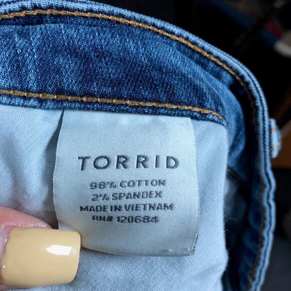 Torrid Womens Jeans Blue Denim Mid Rise Straight Leg Stretch 18R - Picture 3 of 9